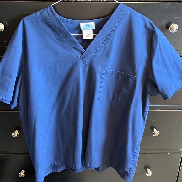 SB scrubs Unisex size large navy blue scrub top excellent condition - Picture 1 of 3